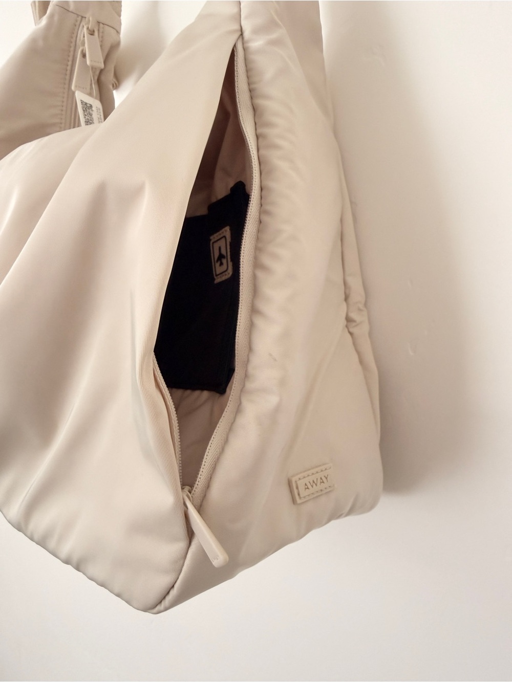 AWAY | Large Featherlight Crossbody in Salt White - Picture 13 of 14